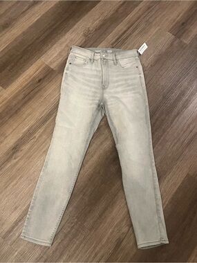 NWT Old Navy Extra High-Rise Super Skinny Jeans in Light Gray - 8 Petite